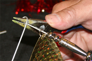 How to Tie a Magnum Flashabou In-Line Musky Spinner Part 6
